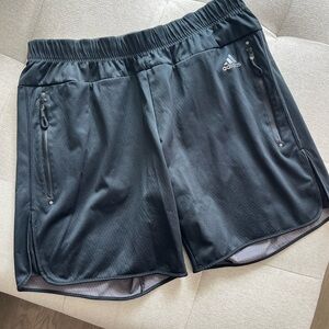 Adidas men’s running shorts blk size L very nice materials 9” inseam clean 👍🏼